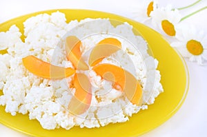 Cottage cheese with apricot slice