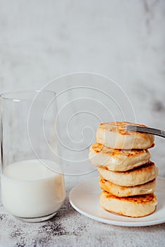 Cottage cheese cheesecakes on a wooden board