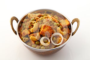 Cottage cheese with Peas in Indian Gravy