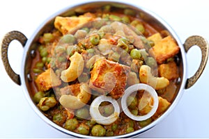 Cottage cheese with Peas in Indian Gravy