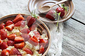 Cottage cheese with strawberries