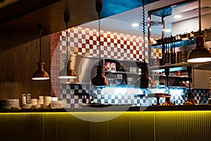 Counter for distributing ready meals in the kitchen in a restaurant