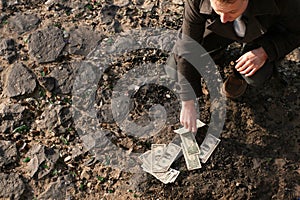 Counting cash on the ground