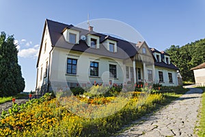 Country cottage as a small Manor House