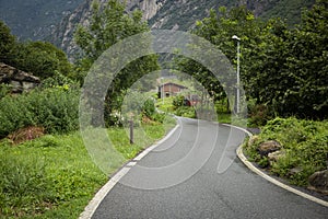 A country road approaching Hone town