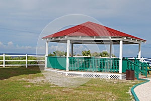 Coupla at lighthouse on grand turk