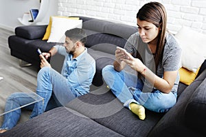 Couple Addicted to Social Networks Using Phones