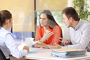 Couple arguing in a marriage consultory