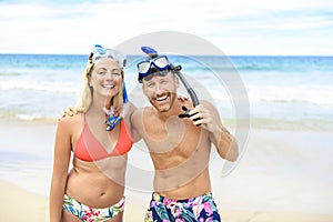 Couple on the beach is going to swim and snorkle on hawaii beach