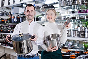 Couple buys saucepans