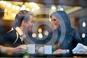Couple in cafe img