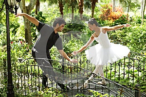 Couple dancing ballet in the park