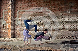 Couple dancing breakdance on the street