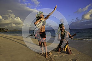 Couple dancing hula img