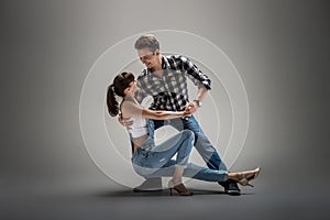 Couple dancing social danse