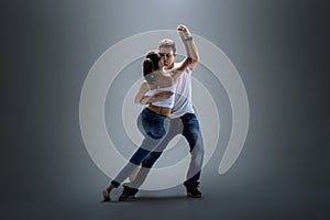 Couple dancing social danse