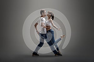 Couple dancing social danse