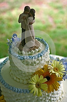 Couple dancing on wedding cake