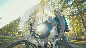 Couple determines in which direction will go on bicycles