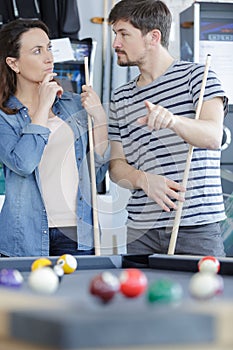 couple discussing tactics for snooker game