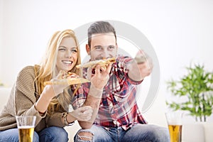 Couple eating pizza