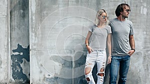 Couple in gray t-shirt over street wall