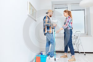 Couple has different points of view about home repair but try to make joke of it