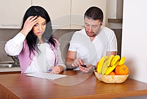 Couple having difficult to calculate expenses