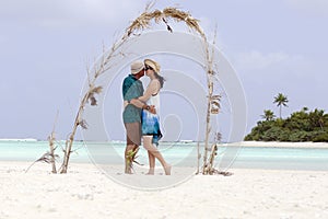 Couple kiss on Honeymoon Island