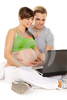 Couple laptop pregnant