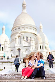 Couple near Scare-Coeur cathedral