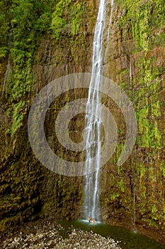 Couple plays in Waimoku Falls