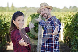 couple presenting their vineyard