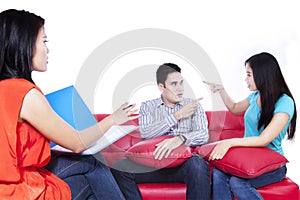 Couple with a problem consults to a psychologist 1