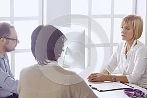 Couple at reception discussing issues with a sexologist