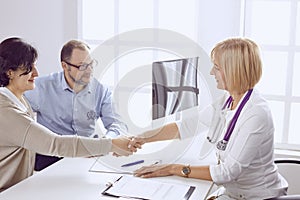 Couple at reception discussing issues with a sexologist