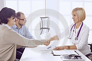 Couple at reception discussing issues with a sexologist