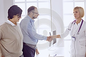 Couple at reception discussing issues with a sexologist