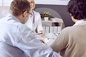 Couple at reception discussing issues with a sexologist