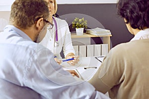 Couple at reception discussing issues with a sexologist