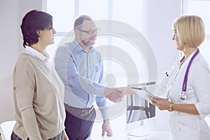 Couple at reception discussing issues with a sexologist