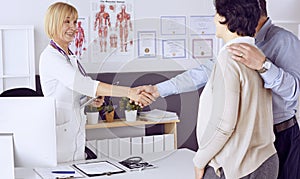 Couple at reception discussing issues with a sexologist