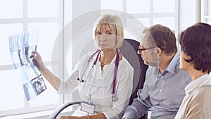 Couple at reception discussing issues with a sexologist