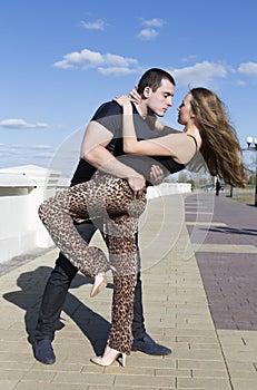 A couple roundly dancing on the street