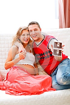 Couple showing their unborn child's sonogram