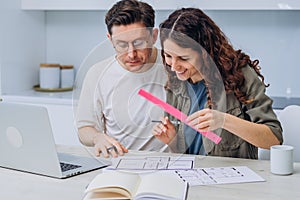 Couple talks about drawings of appartment renovation