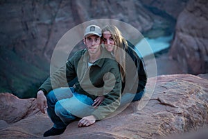couple sitting on the rock in the desert of Horseshoe Bend, blue hour sunset, the sun goes down