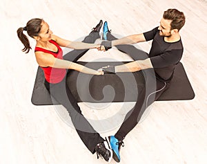 Couple Training in a Gym