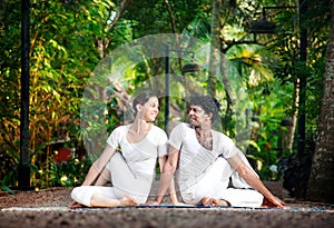 Couple yoga matsyendrasana pose
