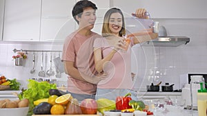 Couple young asian preparing vegetarians drinking fresh smoothie and smile enjoy life